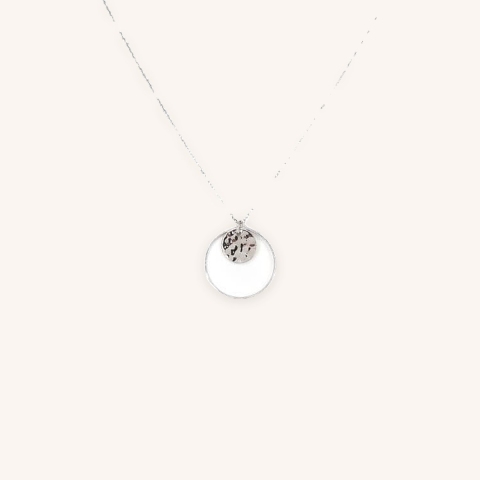 Hammered pastille circle silver necklace - Pomme Cannelle