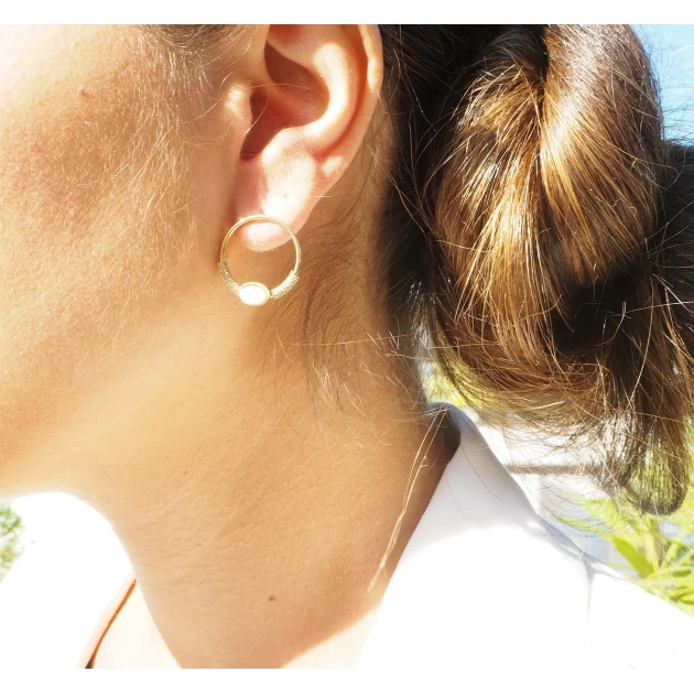 Boucles d'oreilles cercle stone bleu en acier or - Zag Bijoux