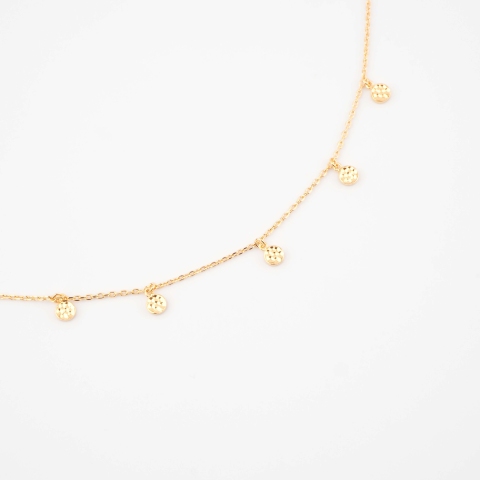 Collier pastilles martelées en plaqué or - pomme Cannelle