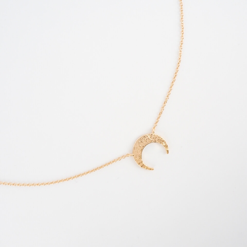Brushed moon necklace in gold plated - Pomme Cannelle