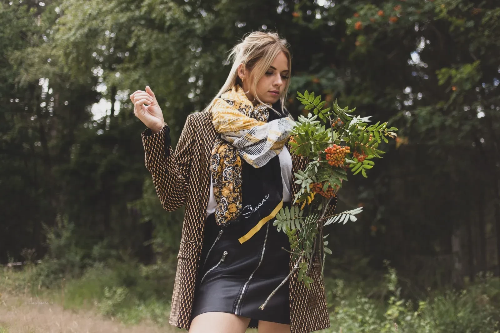 Scarf in superior quality fabrics, in silk, cotton and polyester, wool scarf, A wide choice to discover on our online store.